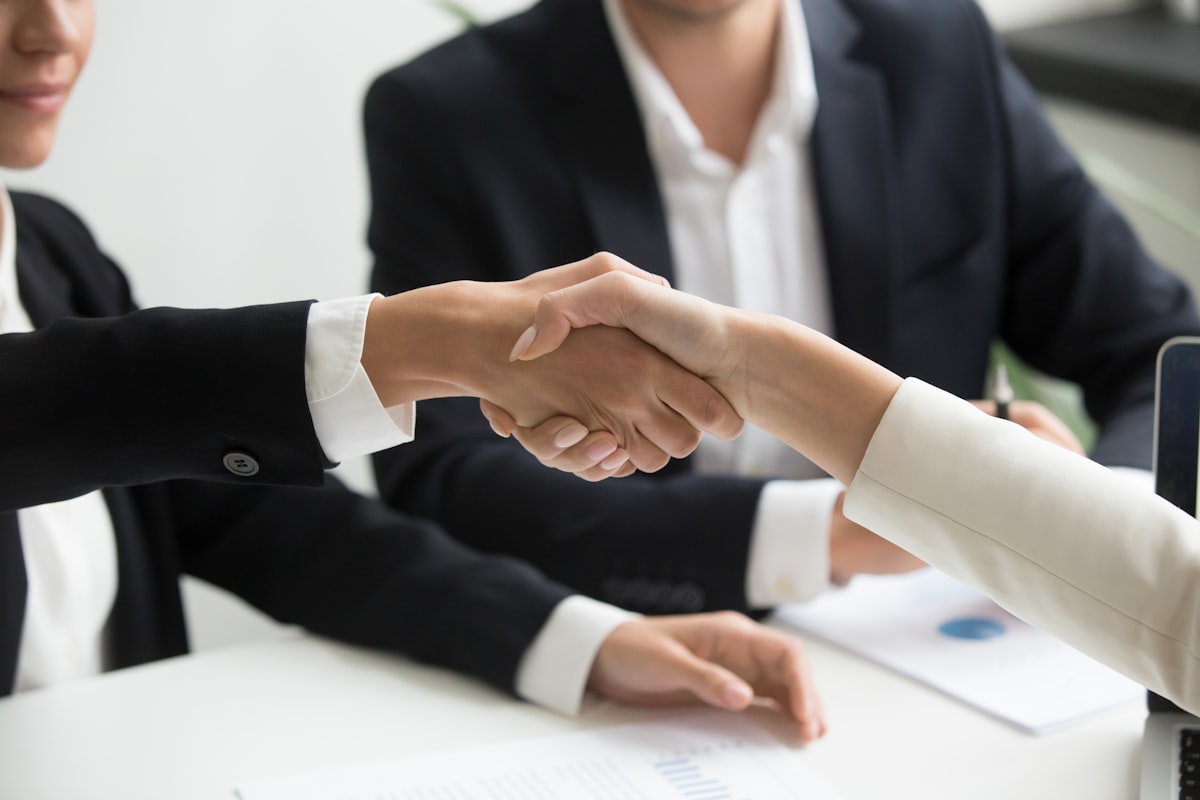 Reconversion commerciale : devenir négociateur B2B